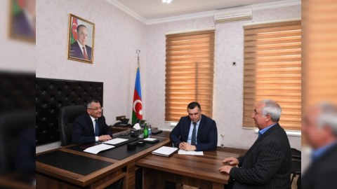 Rövşən Rzayev vətəndaşları qəbul etdi - FOTO