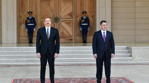 İlham Əliyev Qırğızıstan Prezidentini qarşıladı - FOTO