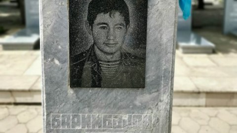 Şəhidlər xiyabanında uyuyan bir qəhrəman QAZAX OĞLU...