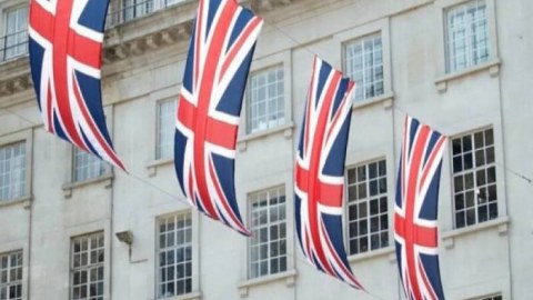 Britaniya səfirliyini Kiyevə qaytarır