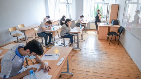 Bu gün 21 mindən çox şagird imtahan verir