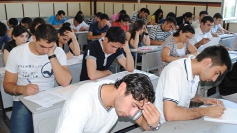 İmtahana sənədsiz gəldilər, “Ağıllı” saat da işə yaramadı  