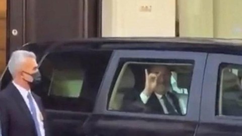Çavuşoğlu etirazçı ermənilərə “Bozqurd” göstərdi - VİDEO