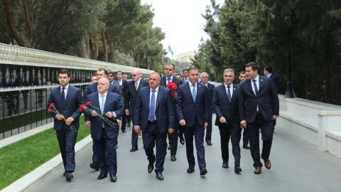 Sahibkarlar Fəxri Xiyaban və Şəhidlər Xiyabanını ziyarət ediblər
