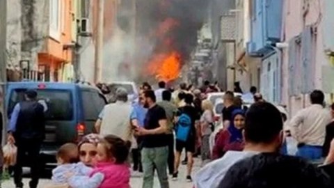 Türkiyədə təyyarə qəzası, ölənlər var - VİDEO