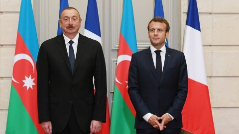 İlham Əliyev Makronu TƏBRİK ETDİ