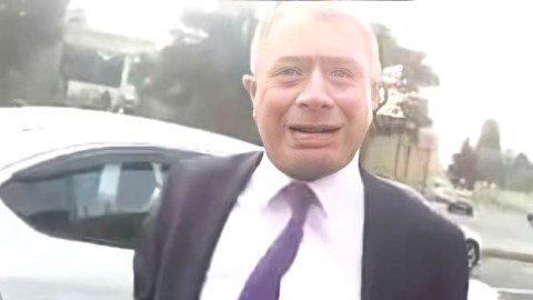 Motosikletçini döyən məmur HƏBS OLUNMAYIB - YENİLƏNİB