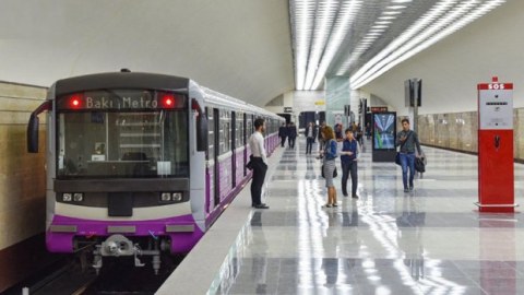 Metroda 9 dəqiqə gecikmə - Sıxlıq yarandı