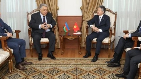 Qırğızıstanın XİN başçısı Azərbaycan səfiri ilə görüşdü