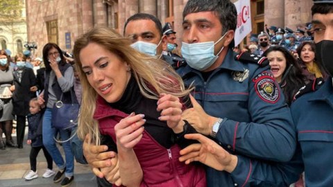 Ermənistanda qadınlar etiraza qalxdı