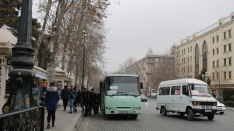 Avtobus sürücüsü sükan arxasında öldü