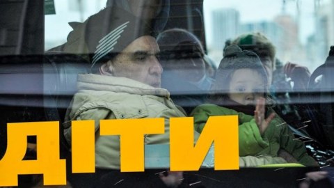“Azovstal”dan mülki şəxslər təxliyə edildi