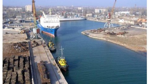 Ukrayna dəniz limanlarını bağlayır