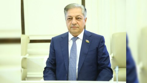 O Günəşlə gəlir...