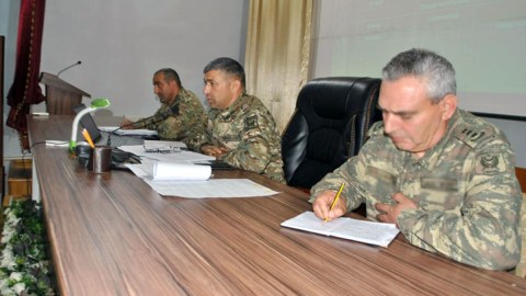 Mayis Bərxudarov hərbi hissə komandirlərini topladı - FOTO