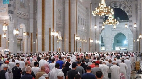Pandemiyadan sonra ilk kütləvi bayram namazı - FOTO