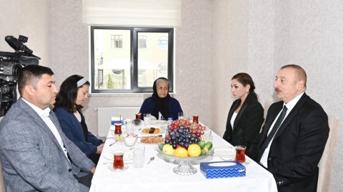 Prezidentlə xanımı şəhid ailəsinin qonağı oldu - FOTO