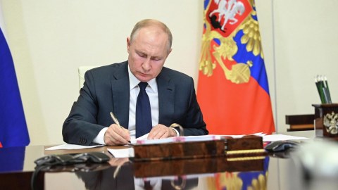 Putin Rusiyanın dostu olmayan ölkələr barədə fərman verdi