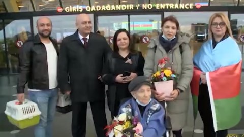 Ukraynadan təxliyə olunan Milli Qəhrəmanın ailəsi Bakıdadır