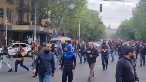 Paşinyanın istefası tələbi ilə növbəti MİTİNQ