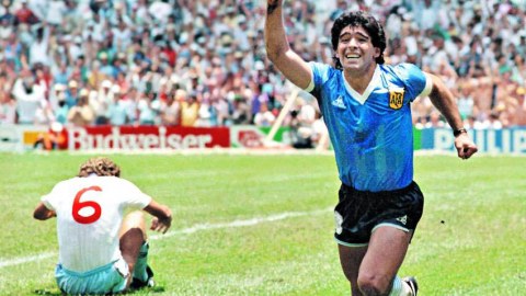 Maradonanın forması rekord qiymətə satıldı