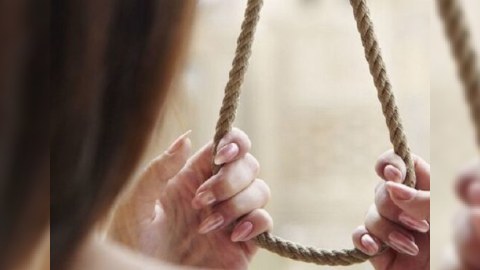 Atasıgilə qonaq gedən qadın İNTİHAR ETDİ