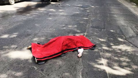 Yolu keçən piyadanı maşın vurdu