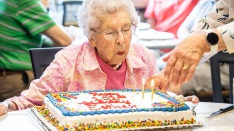 102 yaşlı qadın uzunömürlülüyün sirrini açdı
