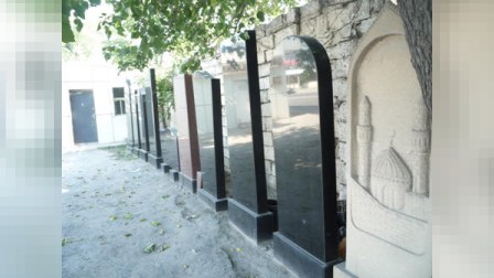 Dəbdəbəli qəbir daşlarına niyə icazə verilir...