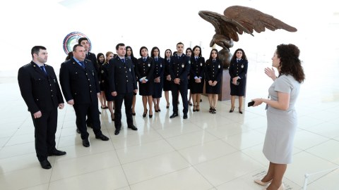 Gömrükçülər Heydər Əliyev Mərkəzini ziyarət ediblər
