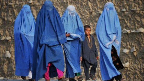 Qadınlara məcburi tələb: burka mütləqdir...