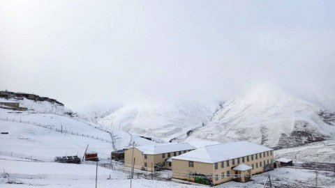 Azərbaycanda yazın qar sürprizi - FOTO