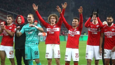 Azarkeşləri daşıyan mikroavtobus aşdı - Ölən var