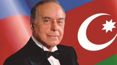 Heydər Əliyevin anadan olmasının 99-cu ildönümüdür
