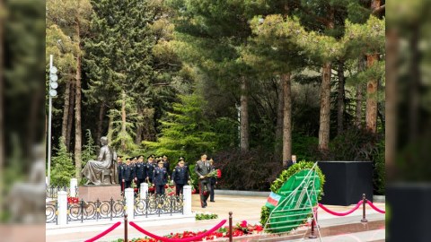 Vilayət Eyvazov Ulu Öndərin məzarını ziyarət etdi - FOTO