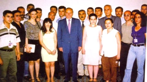 Bir şəklin tarixçəsi: Heydər Əliyevi müşayiət edən jurnalistlər sensasiyalı xəbəri niyə yazmadılar...