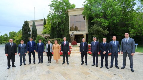 Binəqədidə Heydər Əliyevin abidəsi ziyarət olunub - FOTO