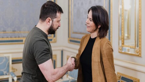 Alman nazirdən Zelenskiyə: “Müharibədən sonra da burada olacağıq”