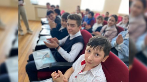 İnformasiya təhlükəsizliyi mövzusunda məktəblilər üçün təlim keçirilib