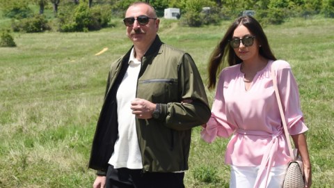 Prezident və birinci xanım “Xarıbülbül” festivalınına açılışında 