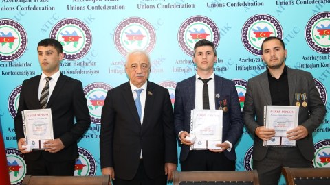 Vətən müharibəsi qaziləri və veteranlar mükafatlandırıldı