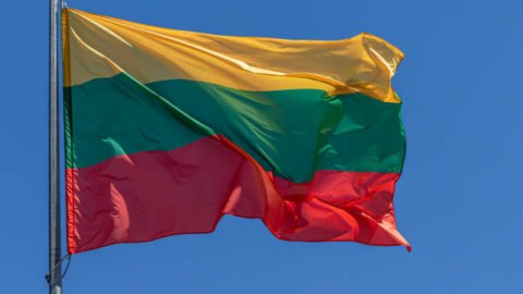 Bu ölkə Rusiyadakı səfirini geri çağırır