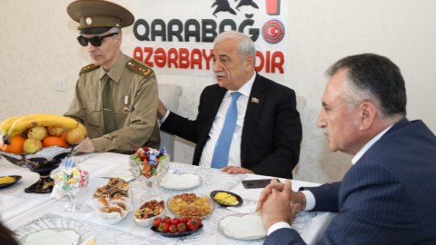AHİK sədri qazi ailəsini ziyarət edib