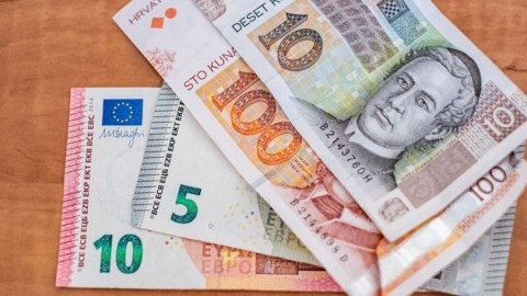 Xorvatiya parlamenti avroya keçidə razılıq verdi