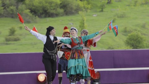 “Xarıbülbül” festivalı başa çatdı - FOTO