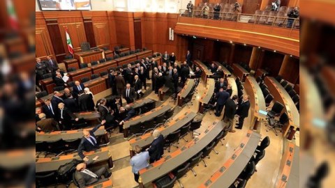 Livan xalqı yeni deputatlarını seçir