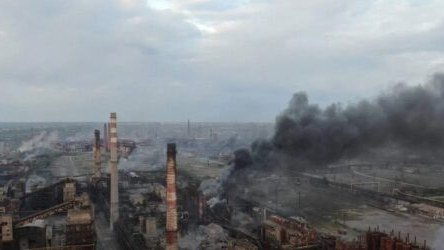Rusiya “Azovstal”a fosfor bombası ATDI - VİDEO