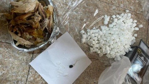 Toyuğun içindən narkotik çıxdı - FOTO