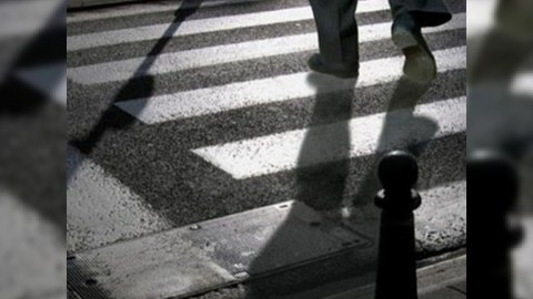 Yolu keçmək istəyən piyada öldü