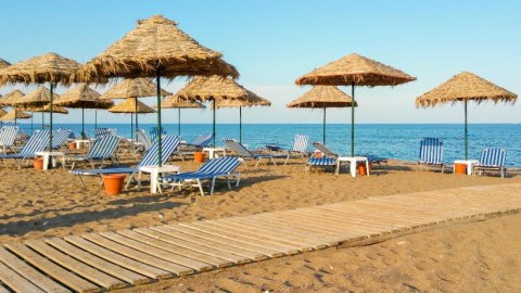 Hava yağışlı olsa da, çimərlik mövsümünə hazırlıq gedir - RƏSMİ